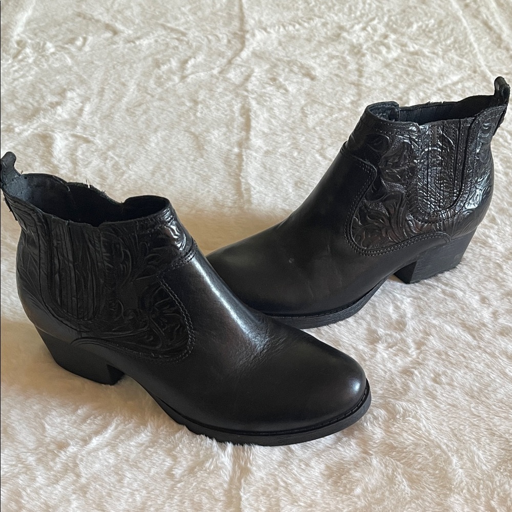 Elegant Silver and Black Ankle Boots
